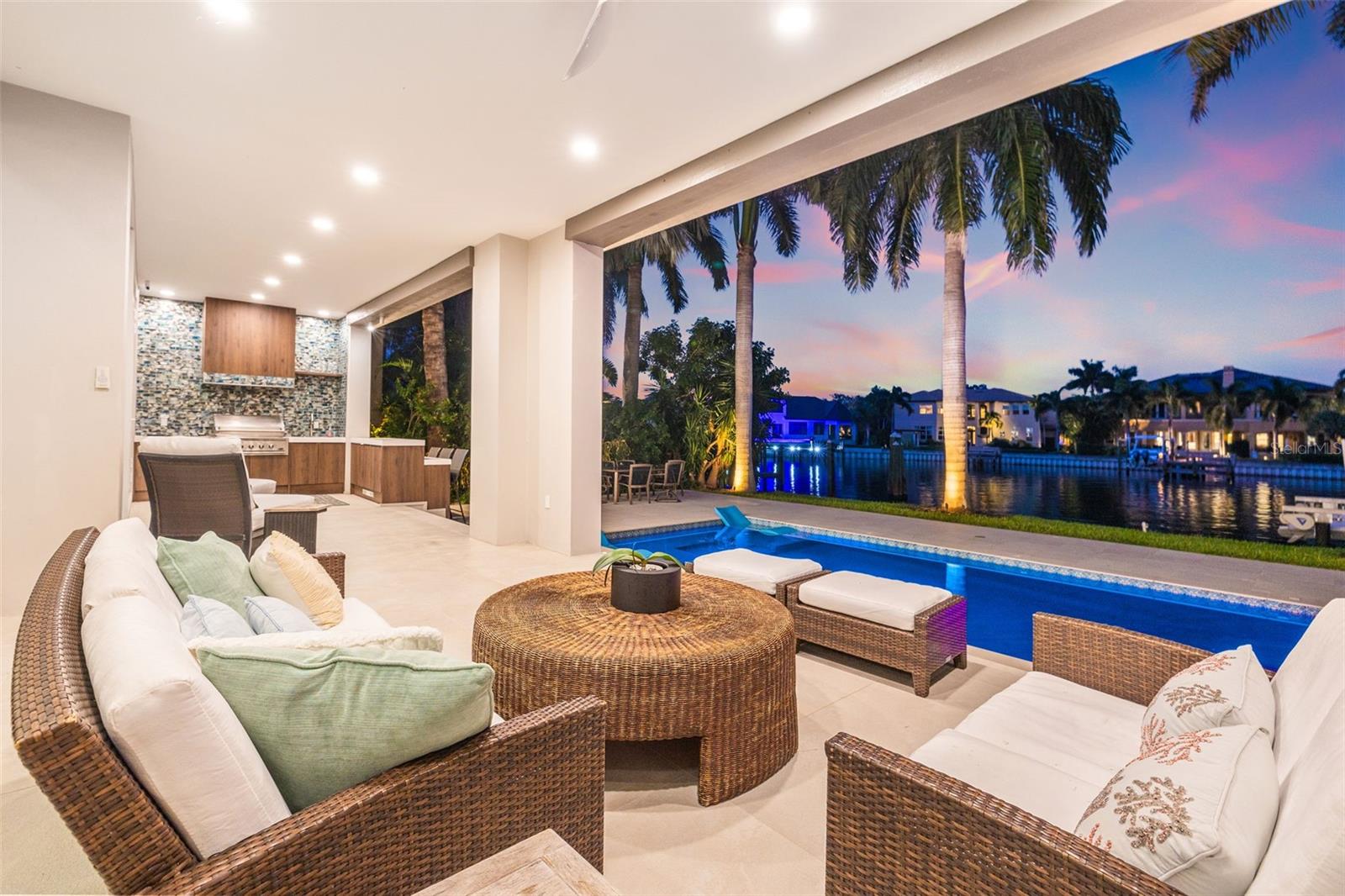 851 BRIGHTWATERS BLVD NE, ST PETERSBURG, FL, 33704