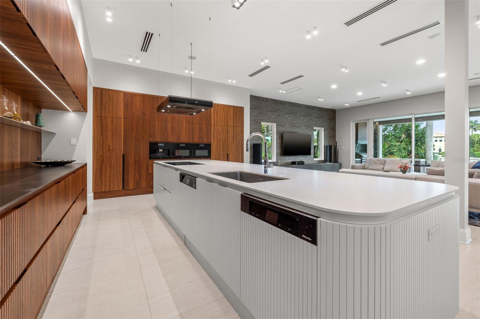 851 BRIGHTWATERS BLVD NE, ST PETERSBURG, FL, 33704