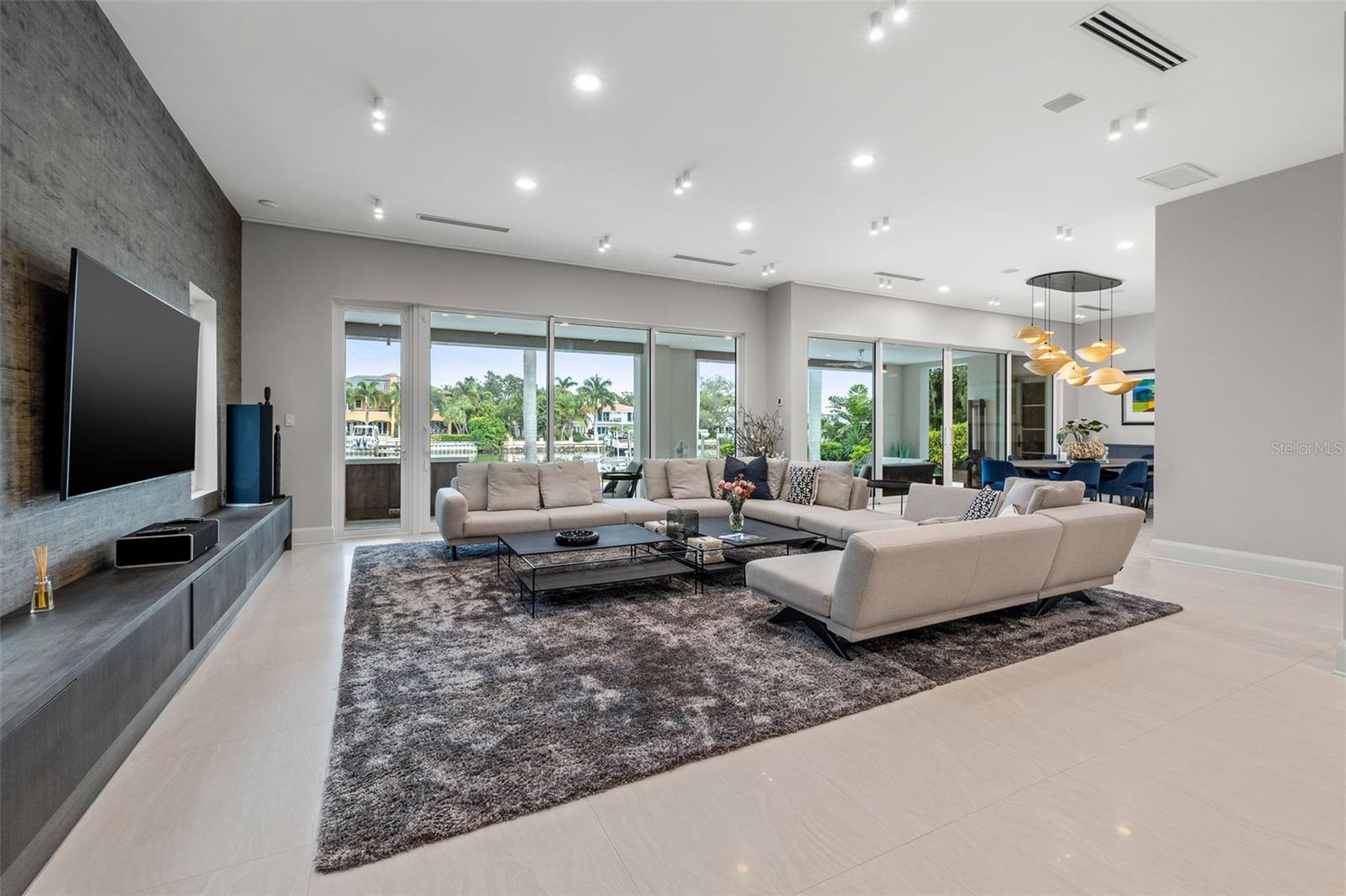 851 BRIGHTWATERS BLVD NE, ST PETERSBURG, FL, 33704