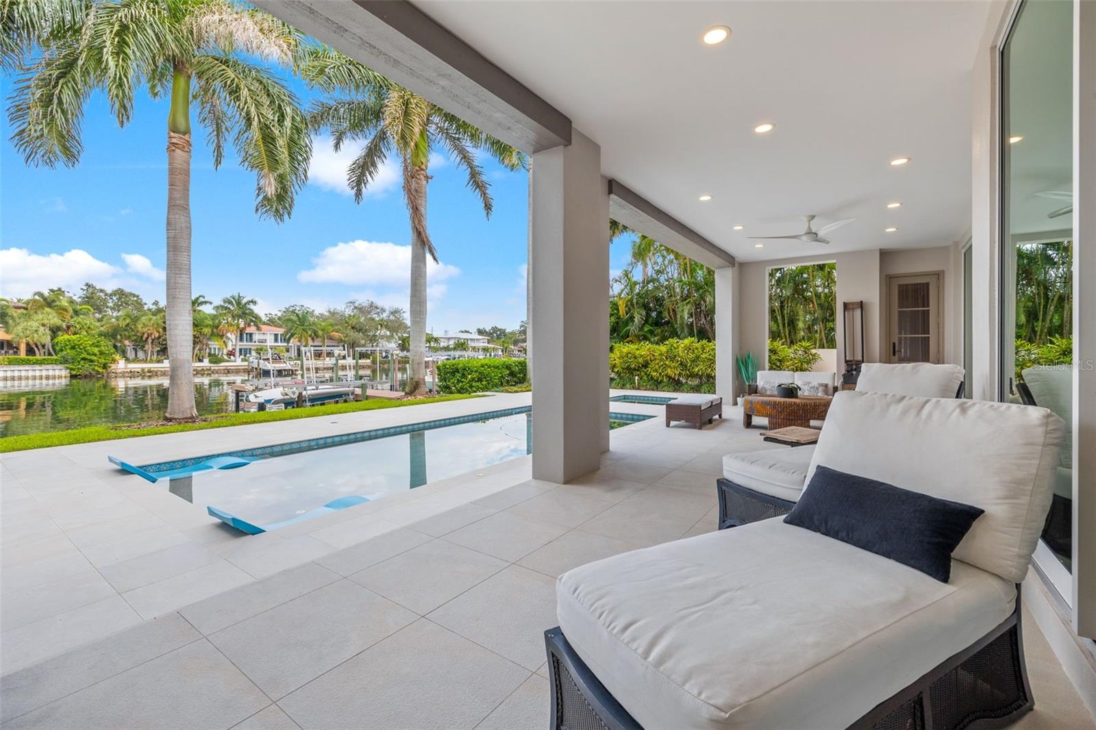 851 BRIGHTWATERS BLVD NE, ST PETERSBURG, FL, 33704