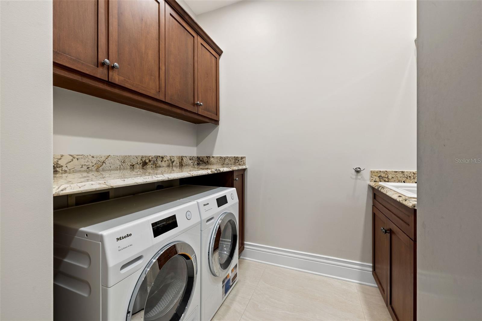 851 BRIGHTWATERS BLVD NE, ST PETERSBURG, FL, 33704
