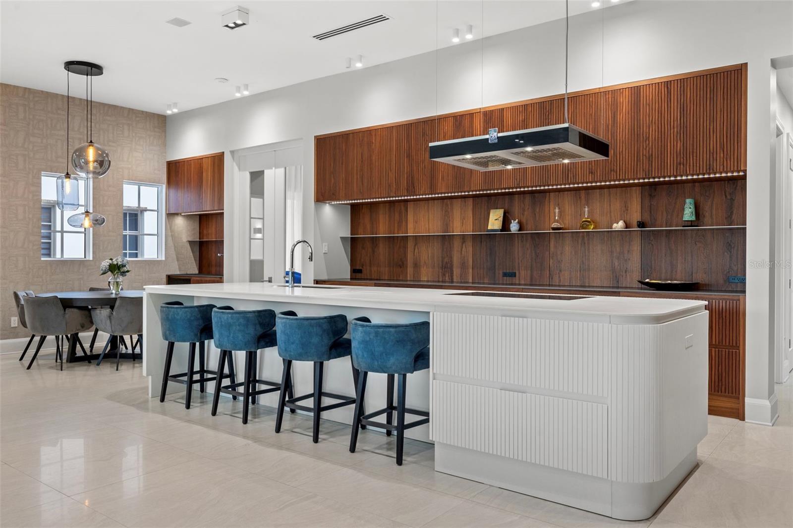 851 BRIGHTWATERS BLVD NE, ST PETERSBURG, FL, 33704