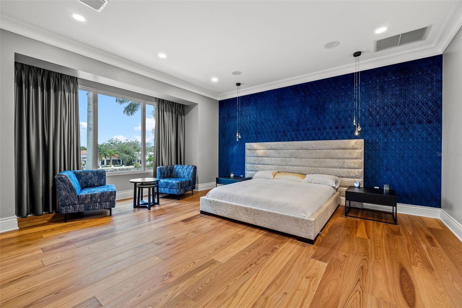 851 BRIGHTWATERS BLVD NE, ST PETERSBURG, FL, 33704