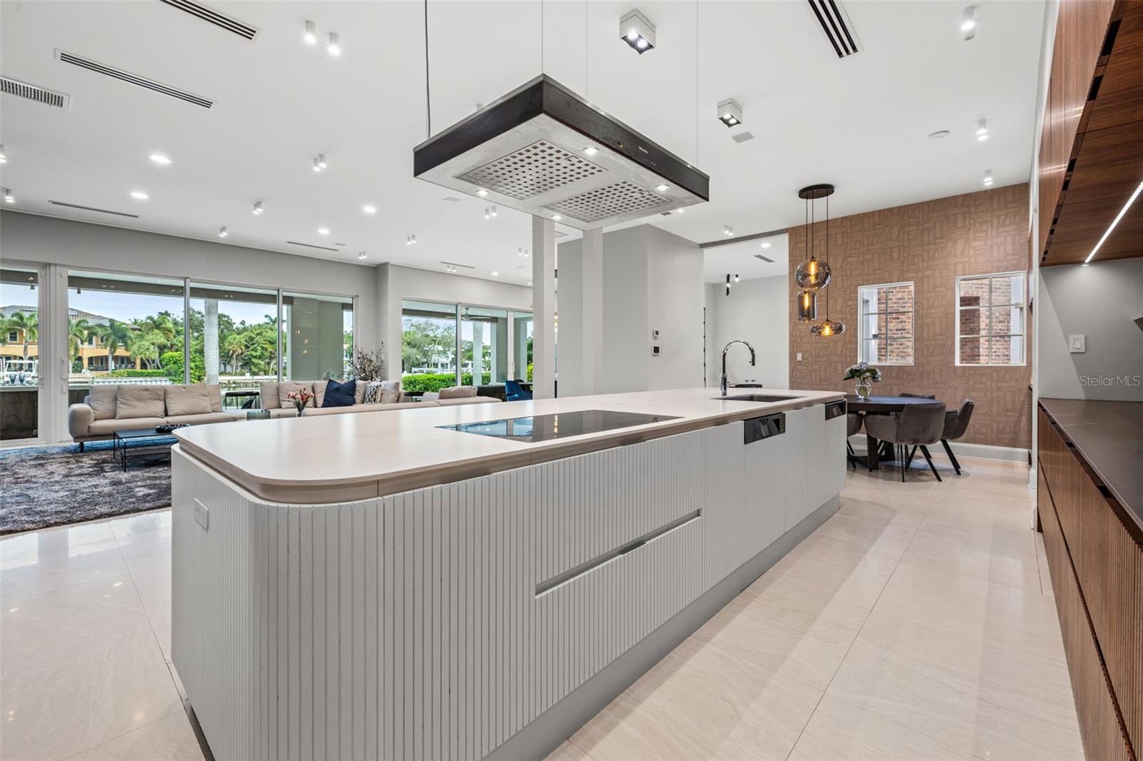 851 BRIGHTWATERS BLVD NE, ST PETERSBURG, FL, 33704