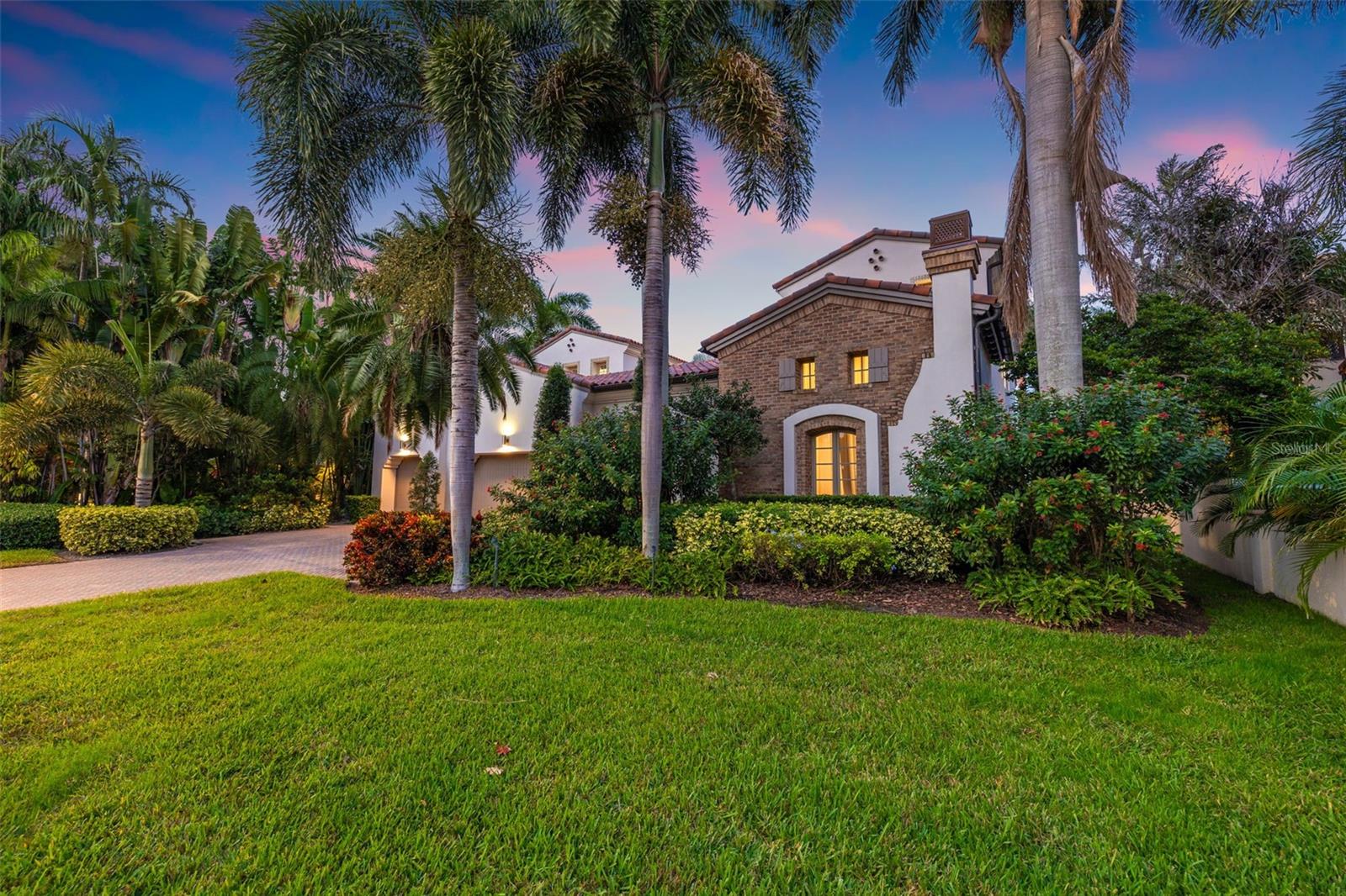 851 BRIGHTWATERS BLVD NE, ST PETERSBURG, FL, 33704