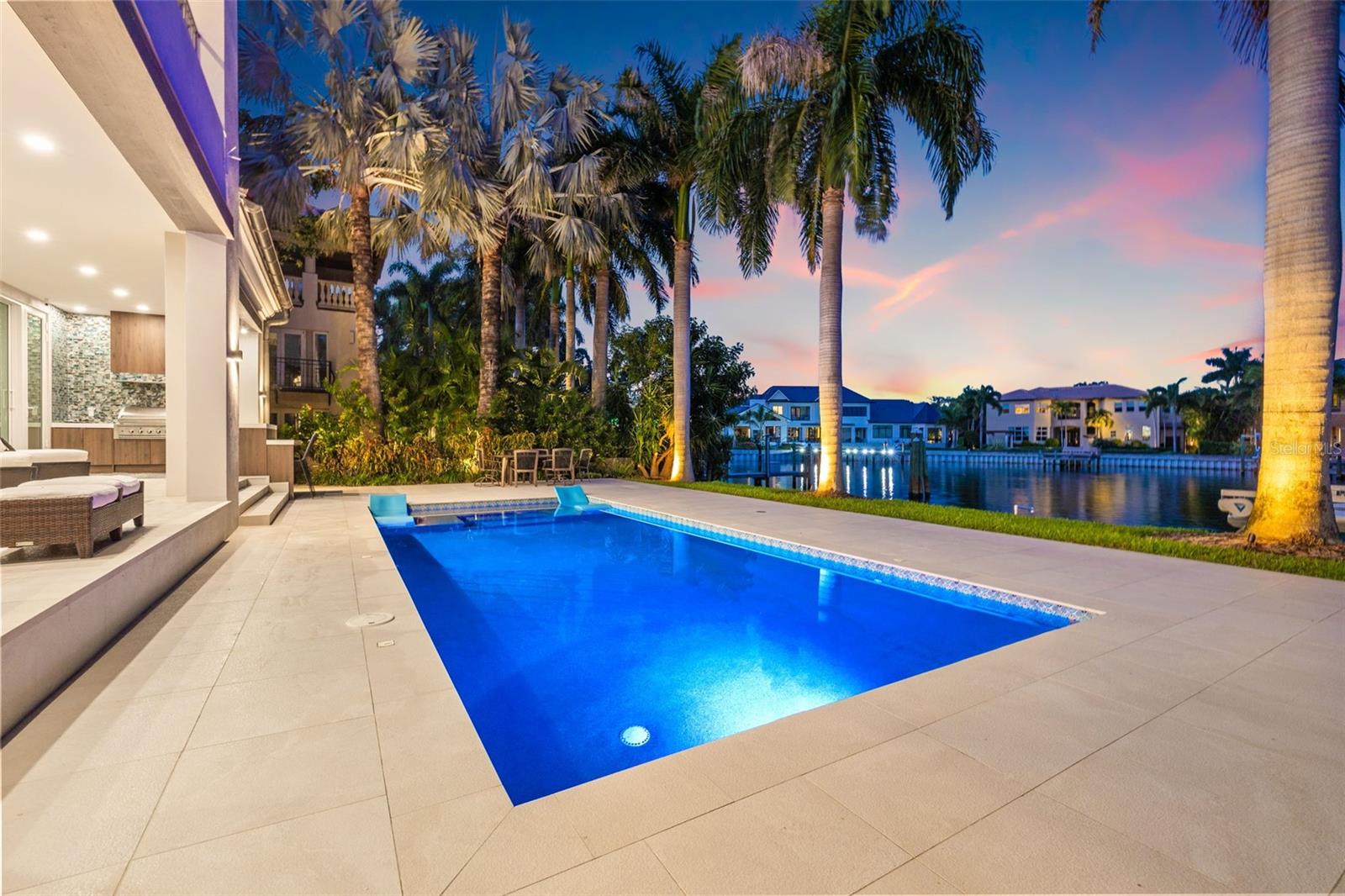 851 BRIGHTWATERS BLVD NE, ST PETERSBURG, FL, 33704