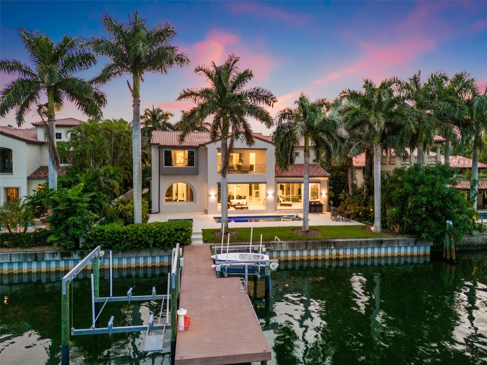 851 BRIGHTWATERS BLVD NE, ST PETERSBURG, FL, 33704