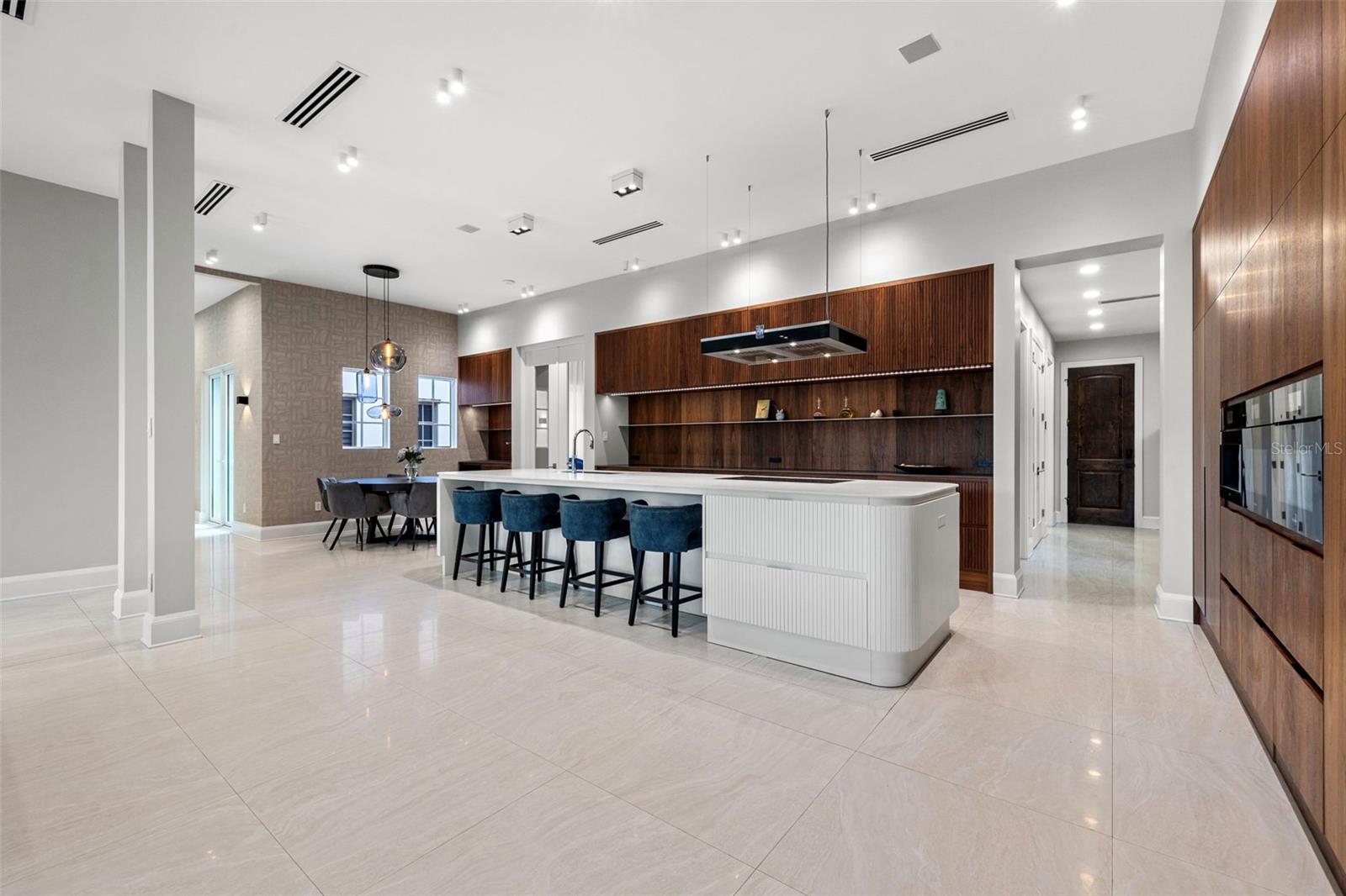851 BRIGHTWATERS BLVD NE, ST PETERSBURG, FL, 33704