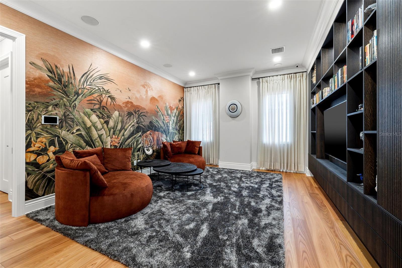 851 BRIGHTWATERS BLVD NE, ST PETERSBURG, FL, 33704