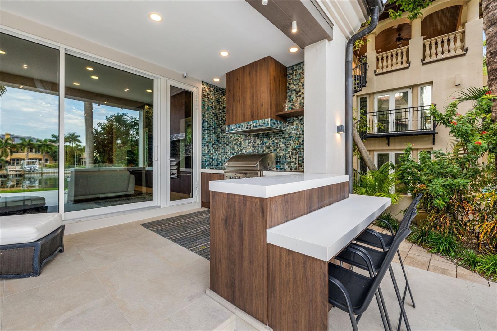 851 BRIGHTWATERS BLVD NE, ST PETERSBURG, FL, 33704