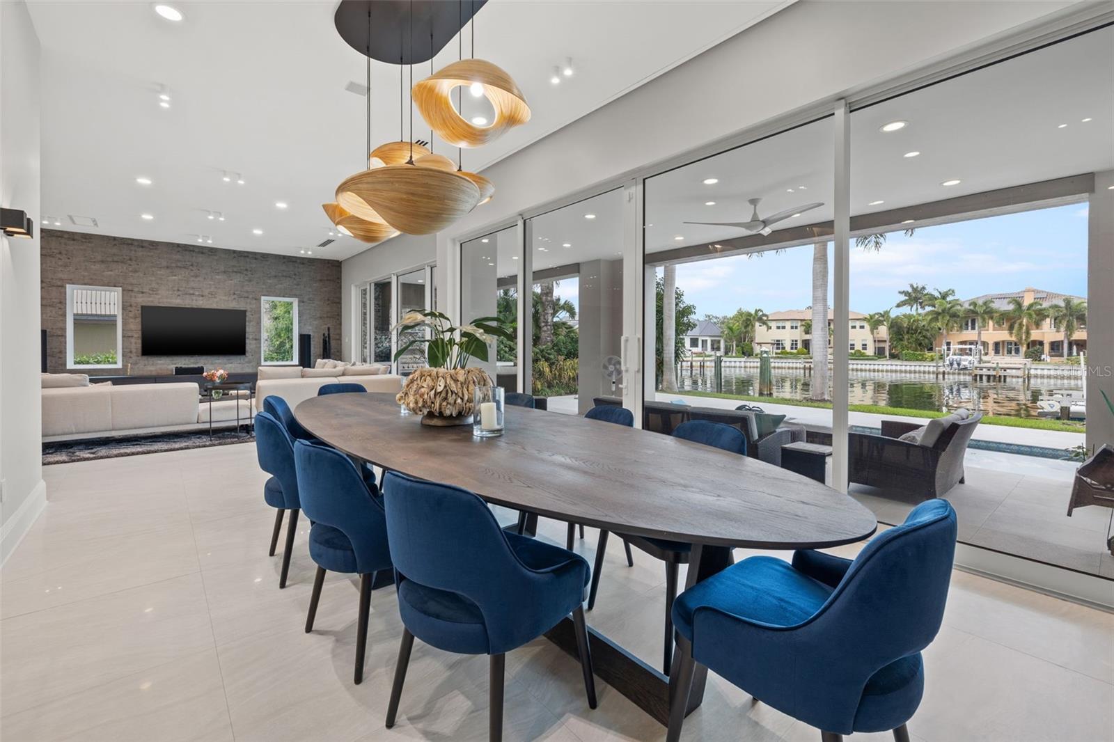 851 BRIGHTWATERS BLVD NE, ST PETERSBURG, FL, 33704