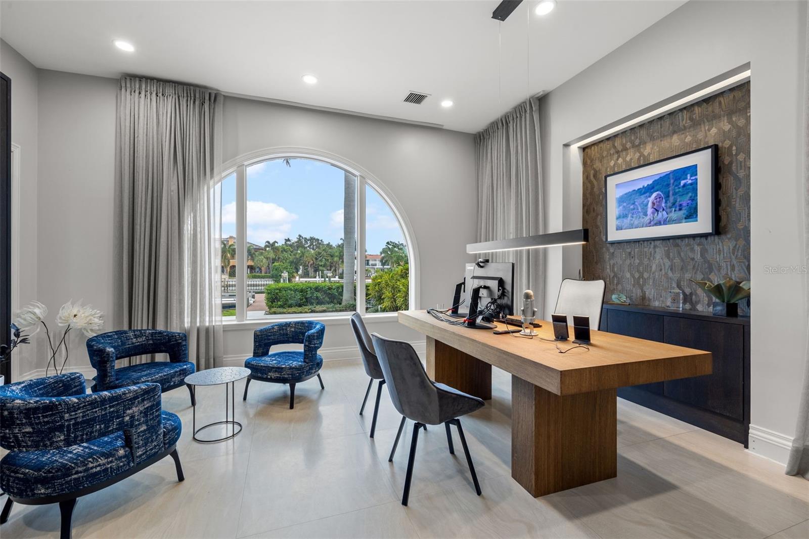 851 BRIGHTWATERS BLVD NE, ST PETERSBURG, FL, 33704