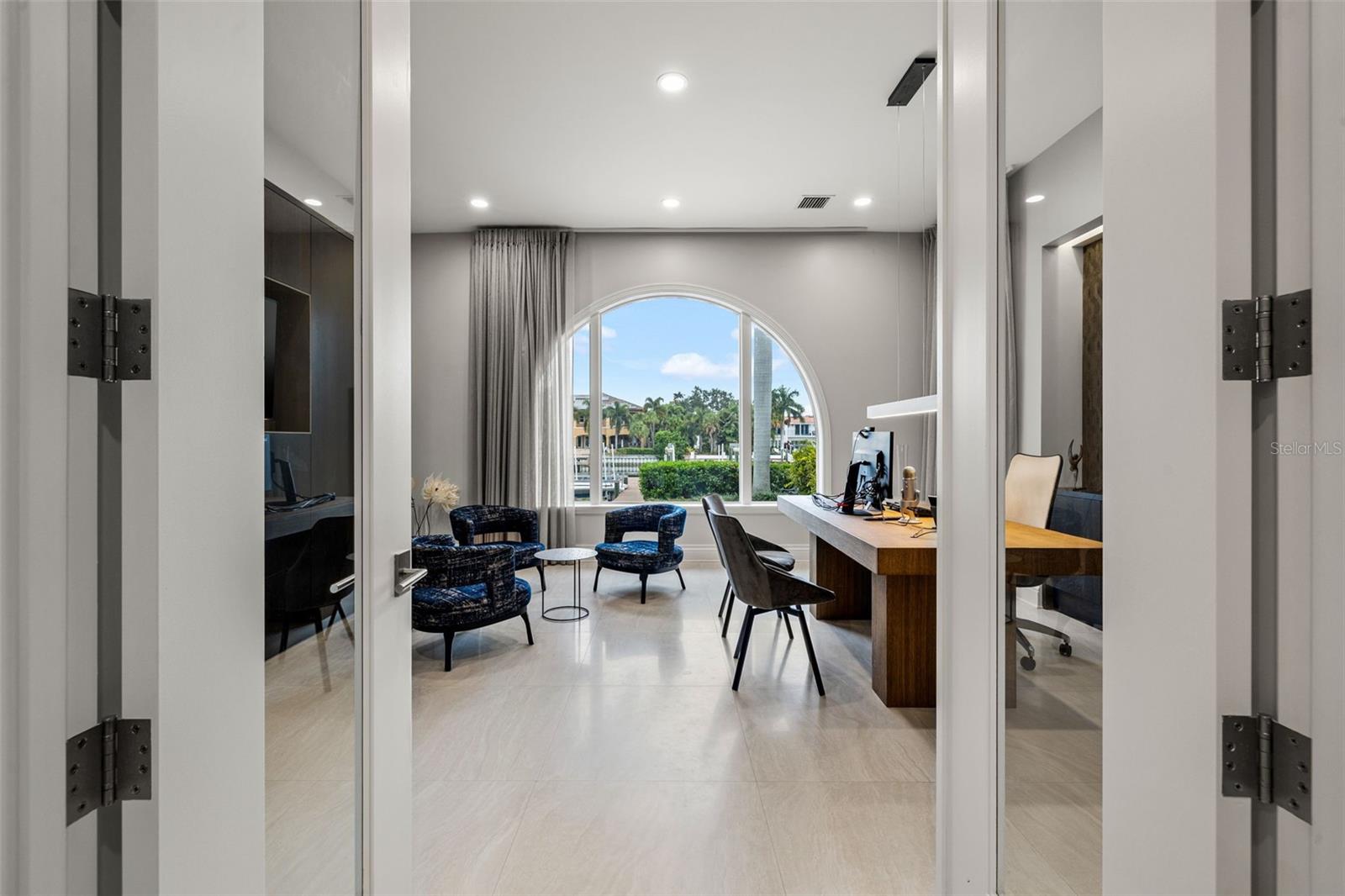 851 BRIGHTWATERS BLVD NE, ST PETERSBURG, FL, 33704