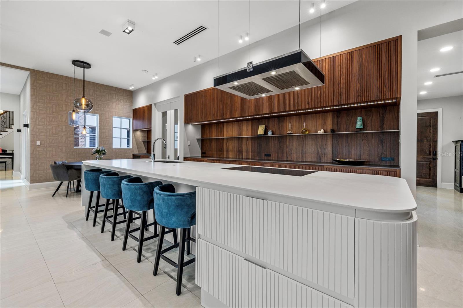 851 BRIGHTWATERS BLVD NE, ST PETERSBURG, FL, 33704