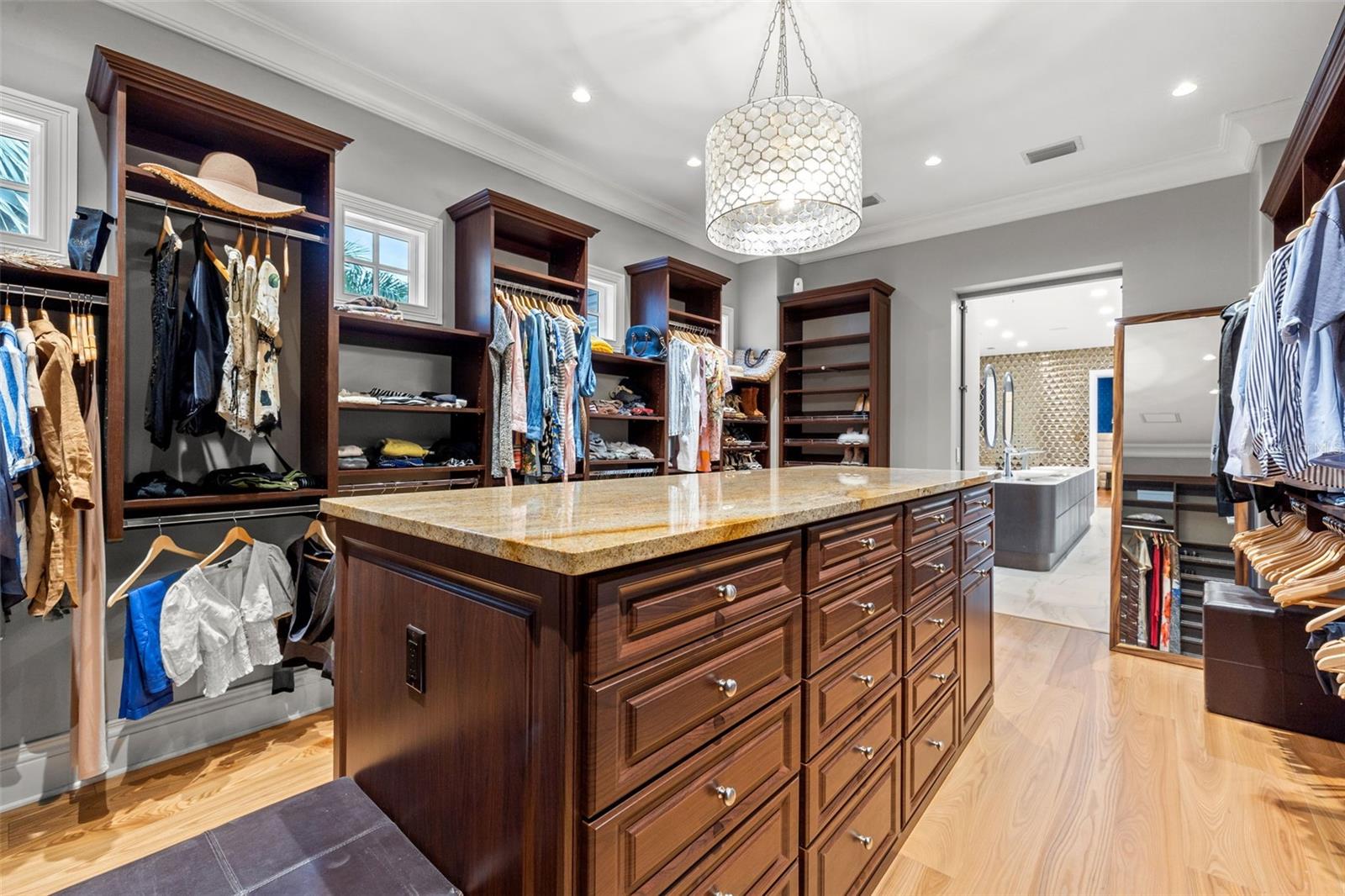 851 BRIGHTWATERS BLVD NE, ST PETERSBURG, FL, 33704