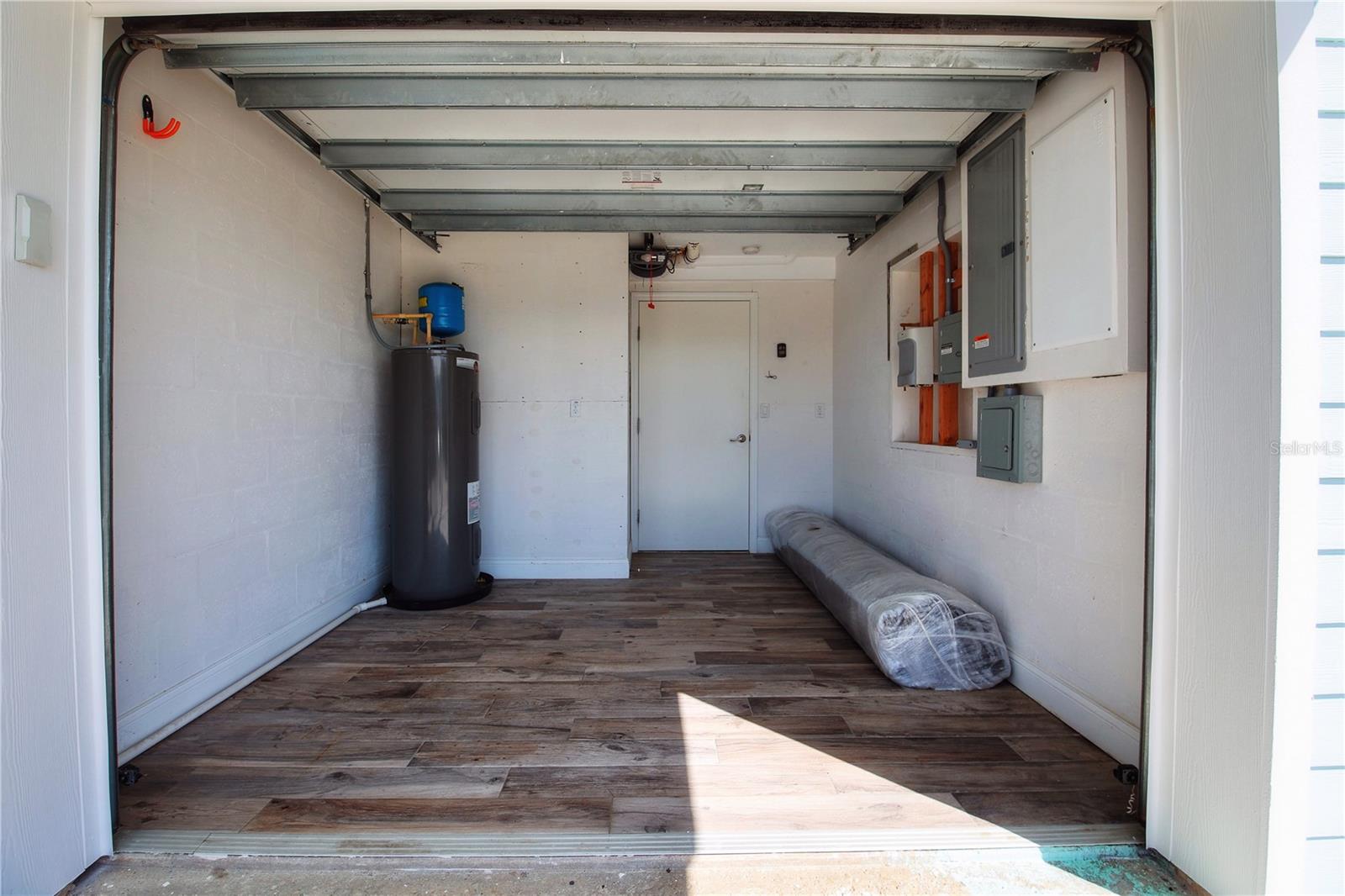 R4907375 Property Photo