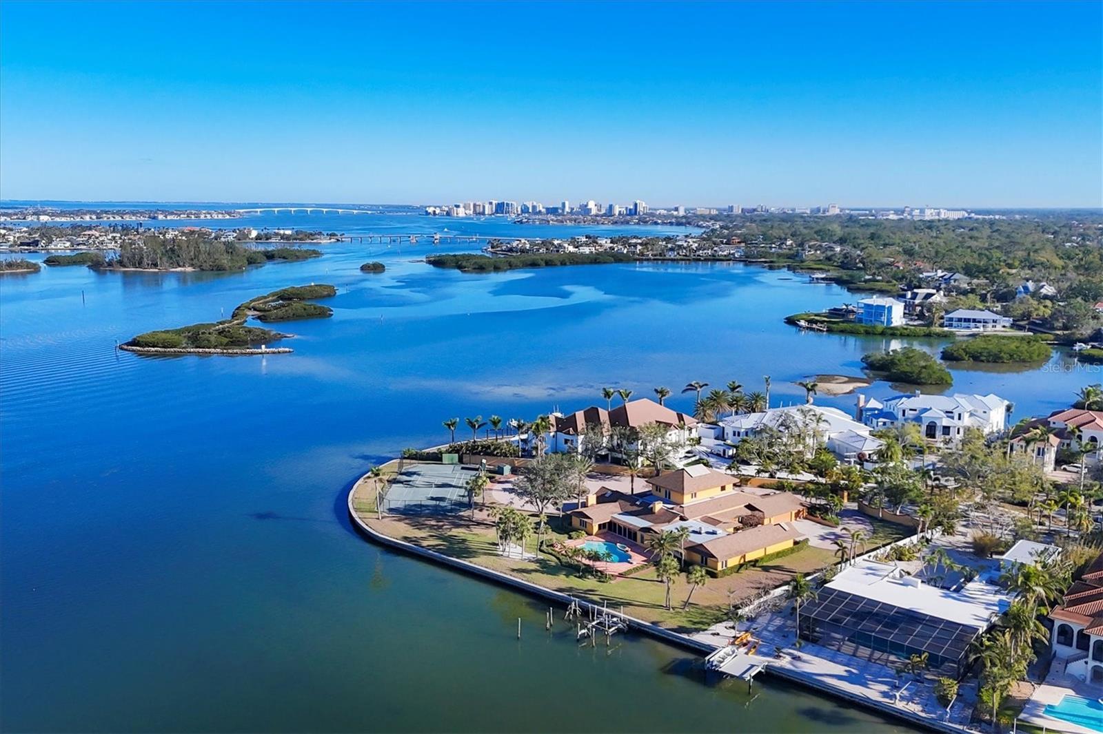 1136 N LAKE SHORE DR, SARASOTA, FL, 34231