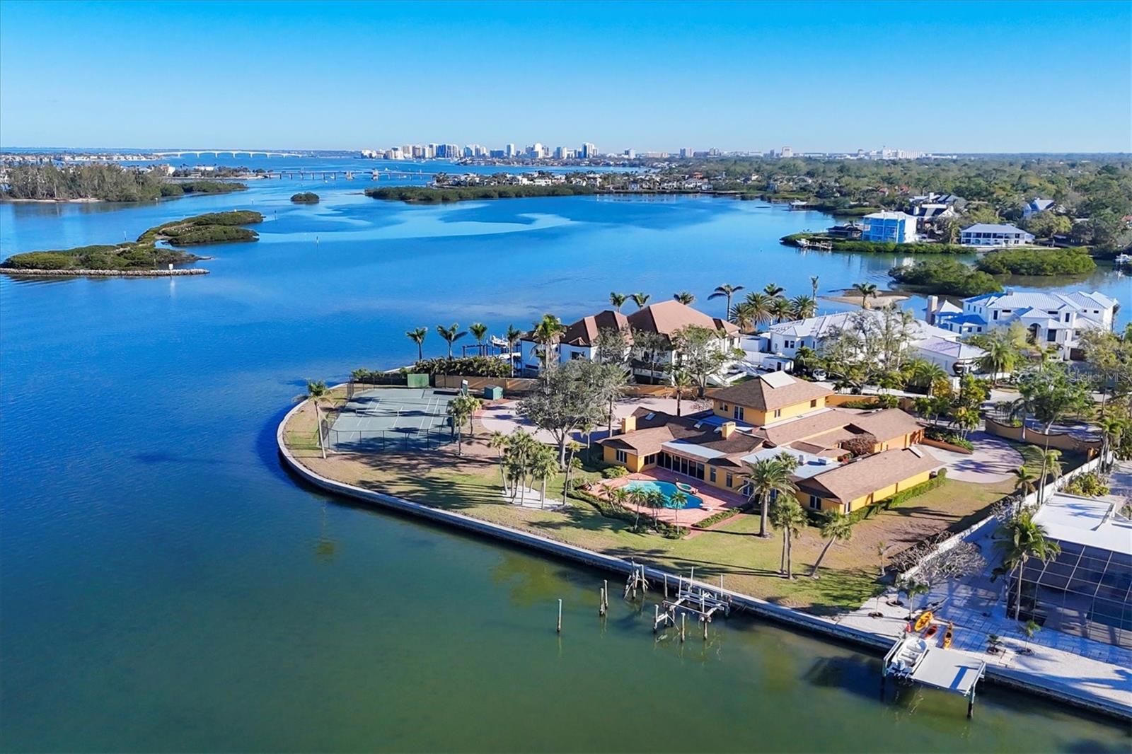 1136 N LAKE SHORE DR, SARASOTA, FL, 34231
