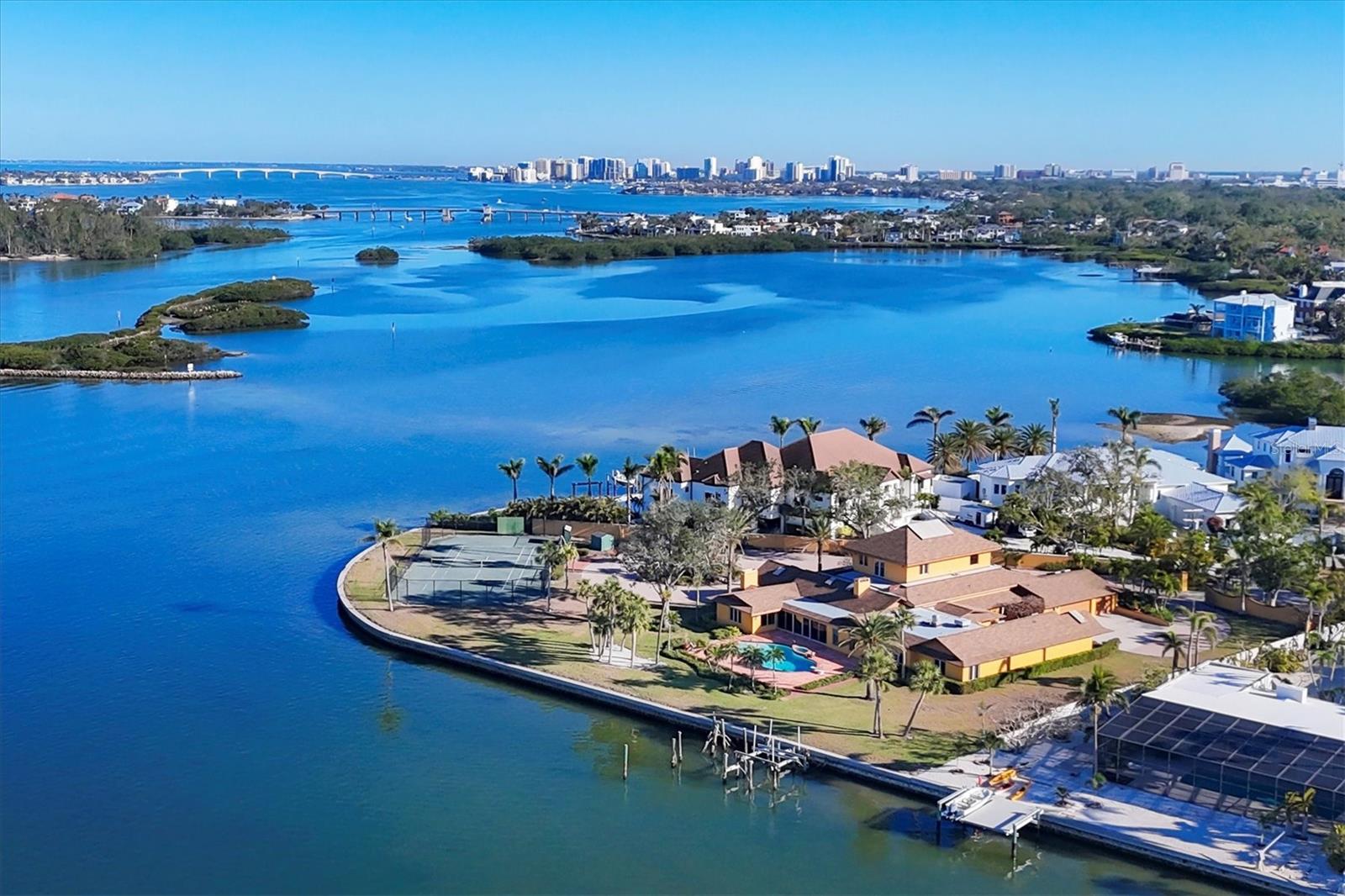 1136 N LAKE SHORE DR, SARASOTA, FL, 34231