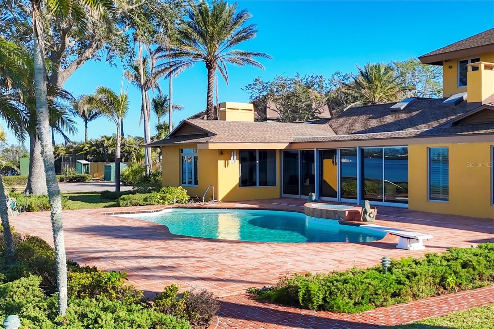 1136 N LAKE SHORE DR, SARASOTA, FL, 34231