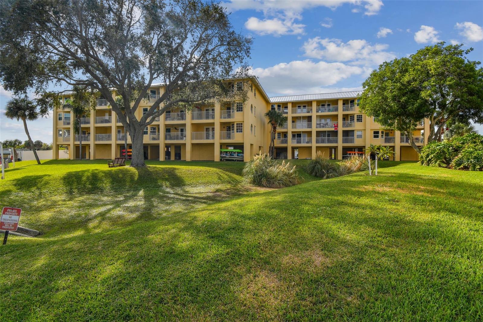 1125 PINELLAS BAYWAY S #302, TIERRA VERDE, FL, 33715