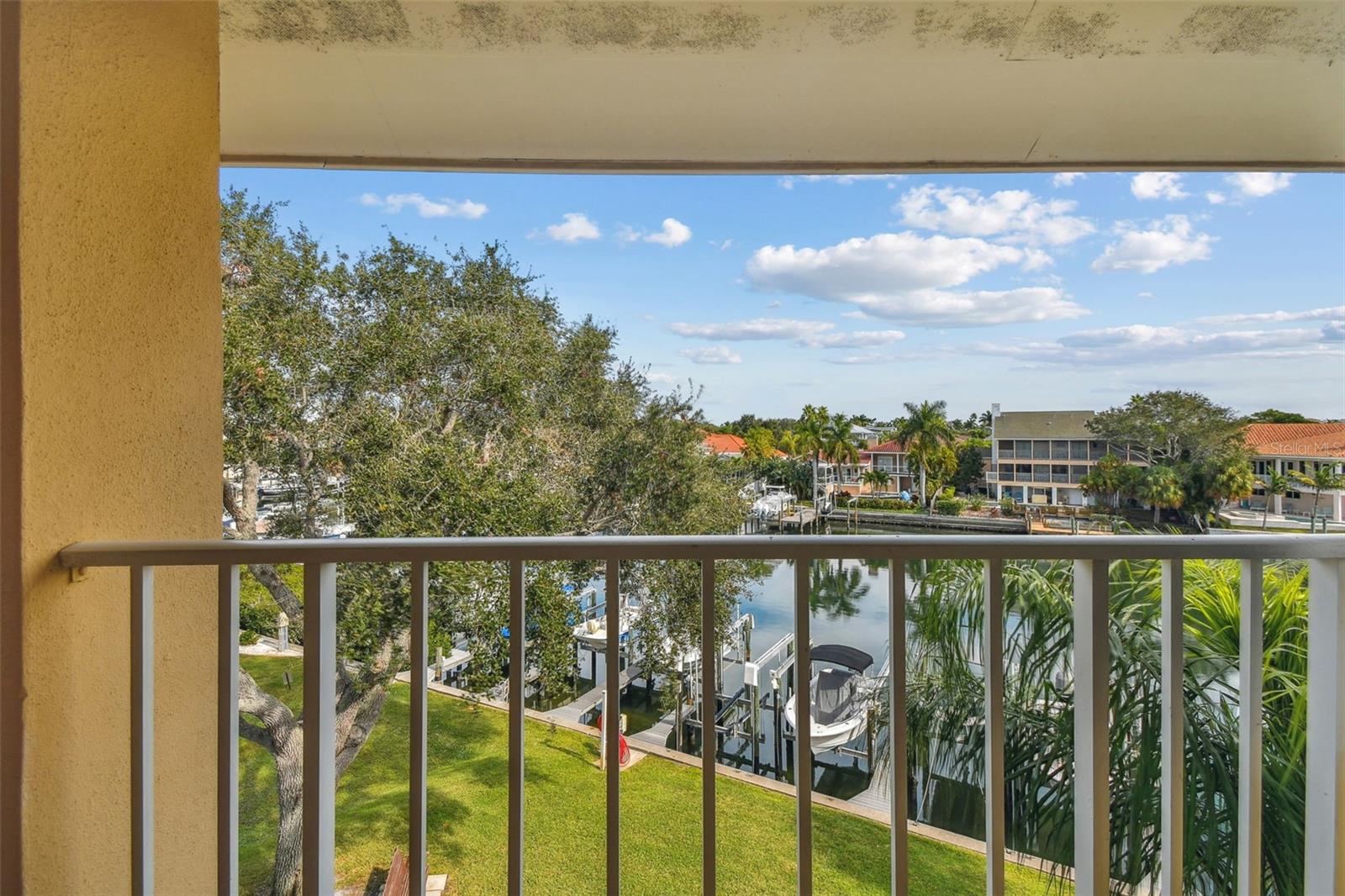 1125 PINELLAS BAYWAY S #302, TIERRA VERDE, FL, 33715