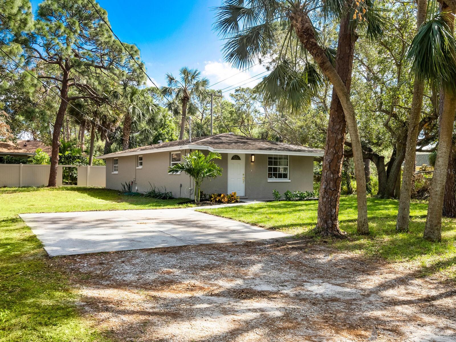 620 N SHADE AVE, SARASOTA, FL, 34237