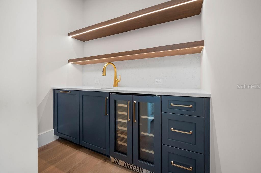 A4592737 Property Photo