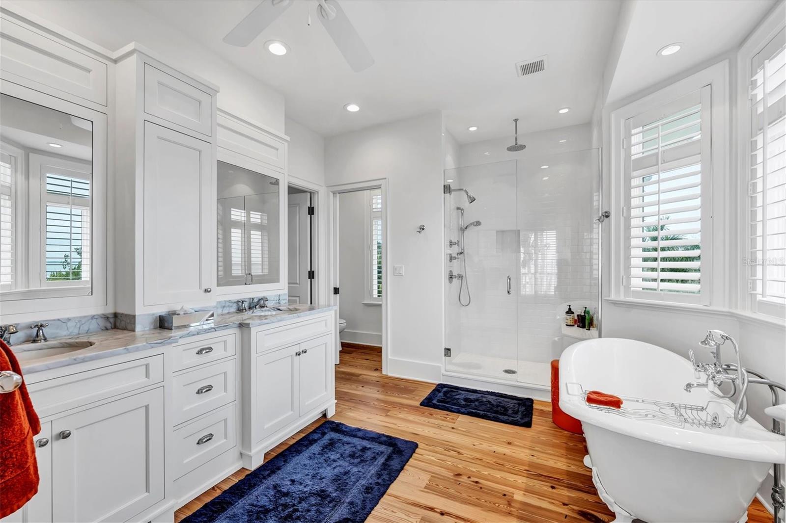 D6133862 Property Photo