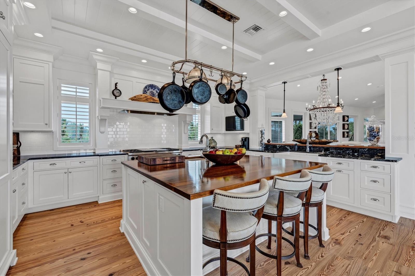 D6133862 Property Photo