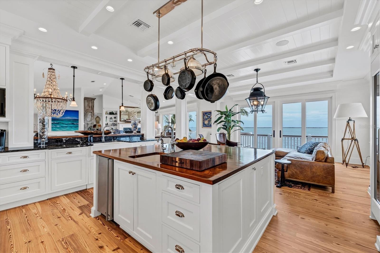 D6133862 Property Photo