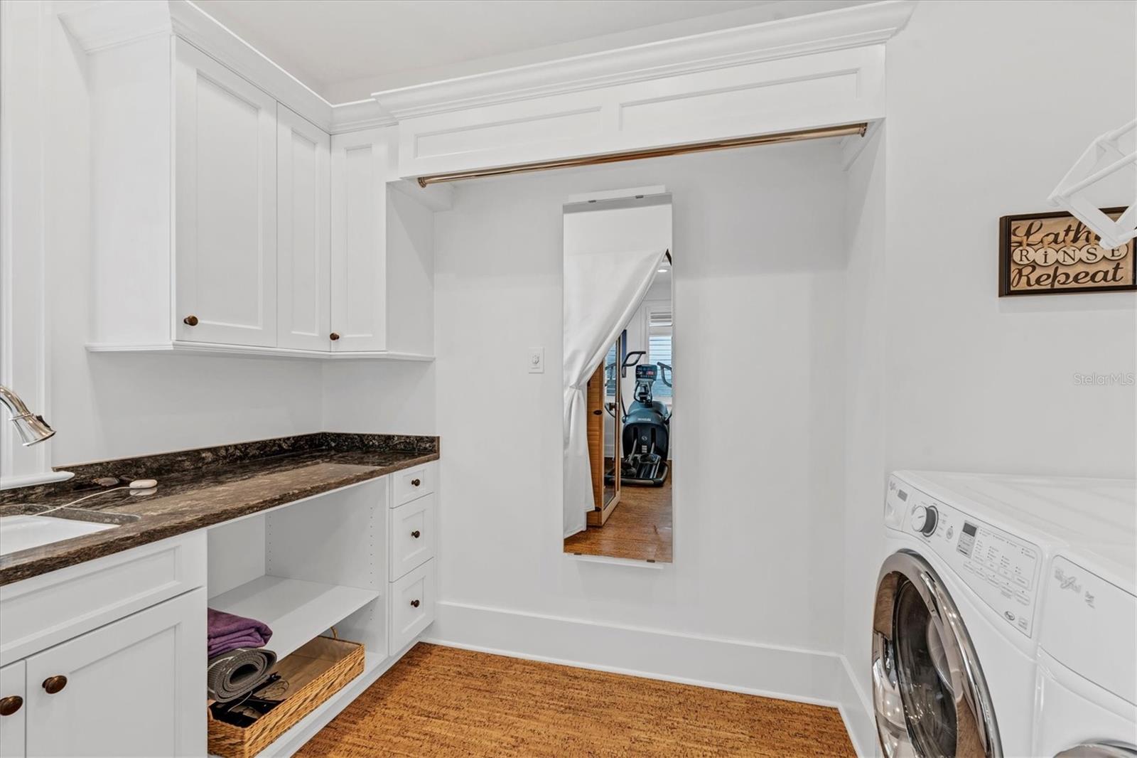 D6133862 Property Photo