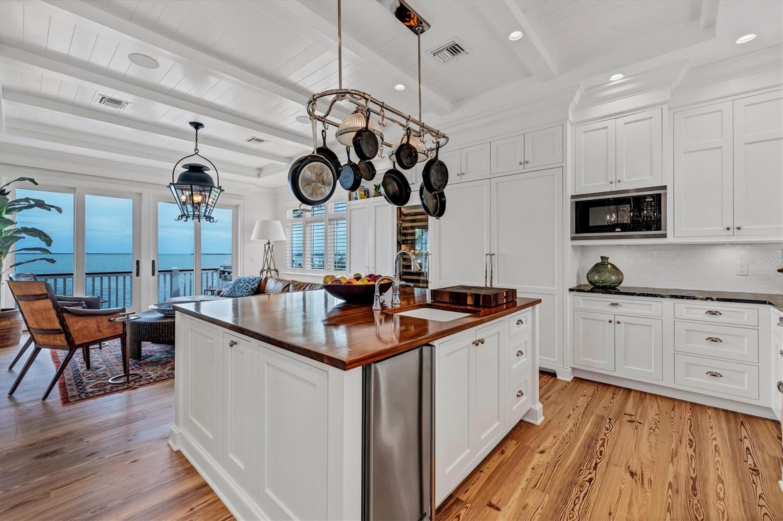 D6133862 Property Photo