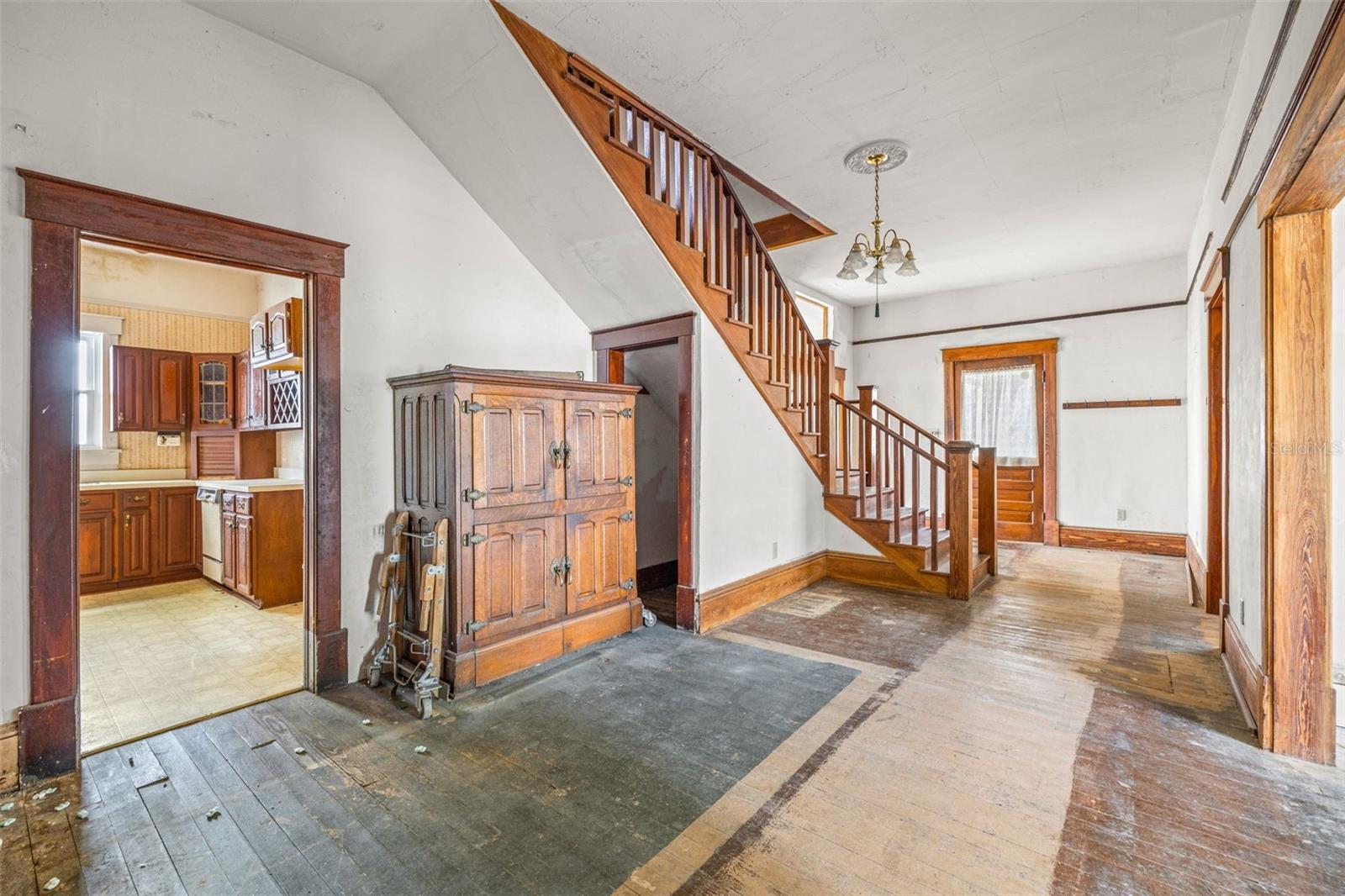 553 DIVISION ST, TARPON SPRINGS, FL, 34689