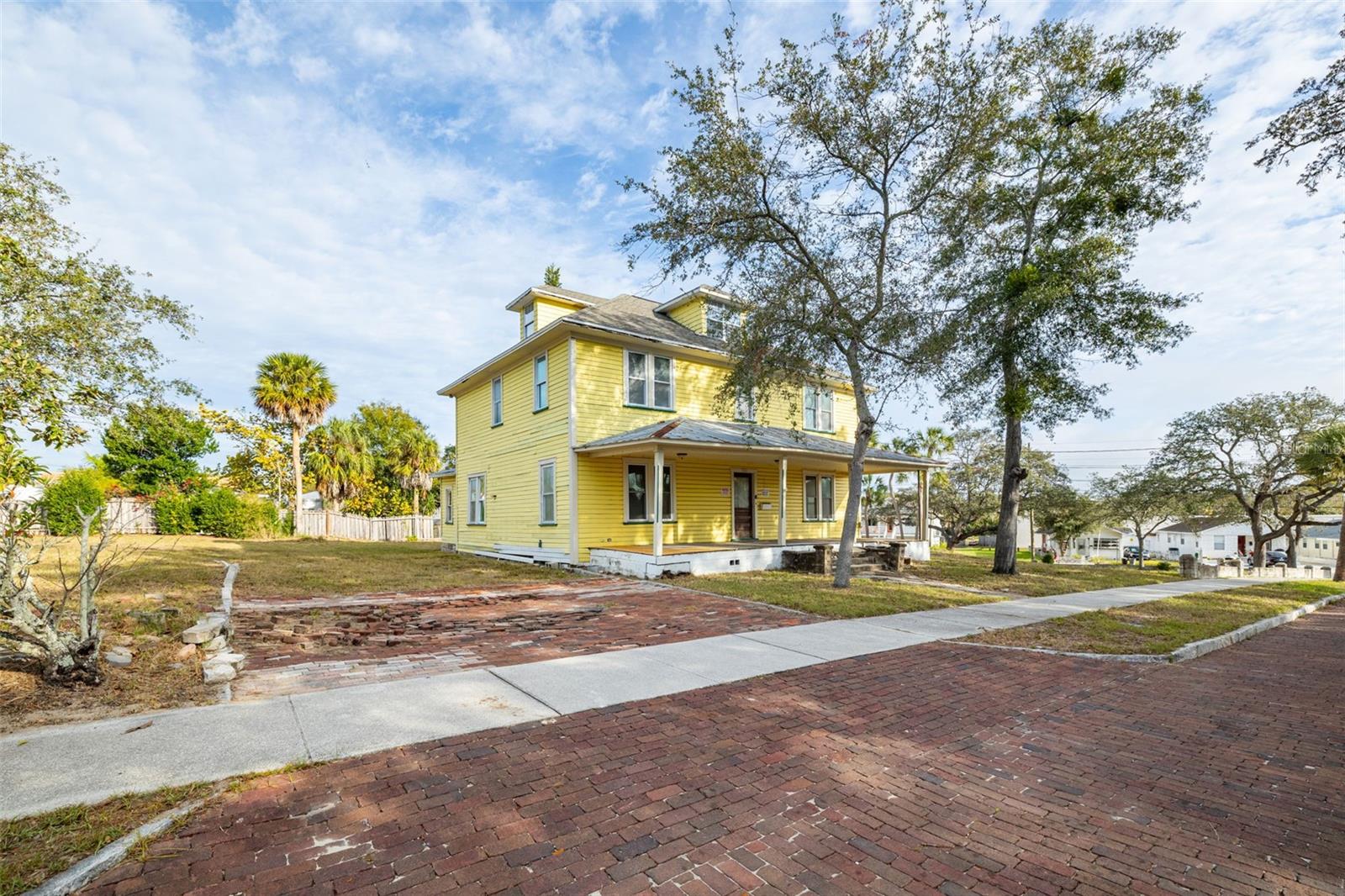 553 DIVISION ST, TARPON SPRINGS, FL, 34689