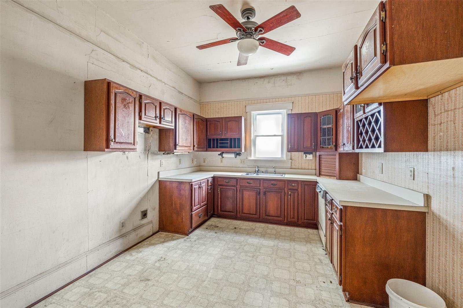 553 DIVISION ST, TARPON SPRINGS, FL, 34689