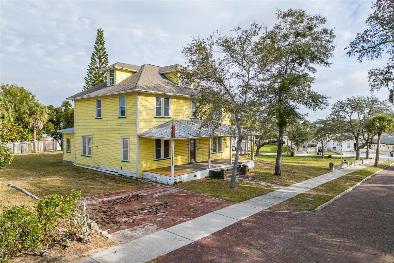553 DIVISION ST, TARPON SPRINGS, FL, 34689