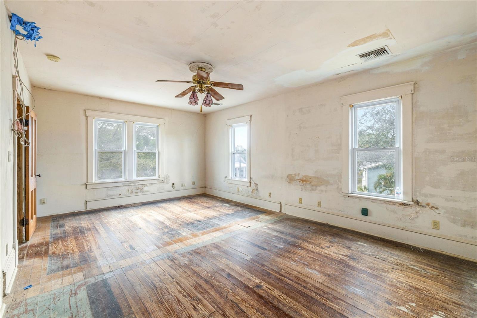 553 DIVISION ST, TARPON SPRINGS, FL, 34689