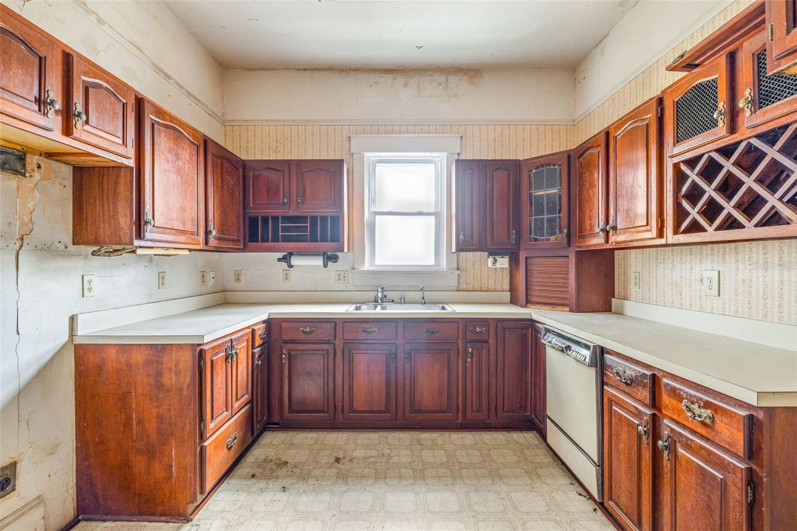 553 DIVISION ST, TARPON SPRINGS, FL, 34689