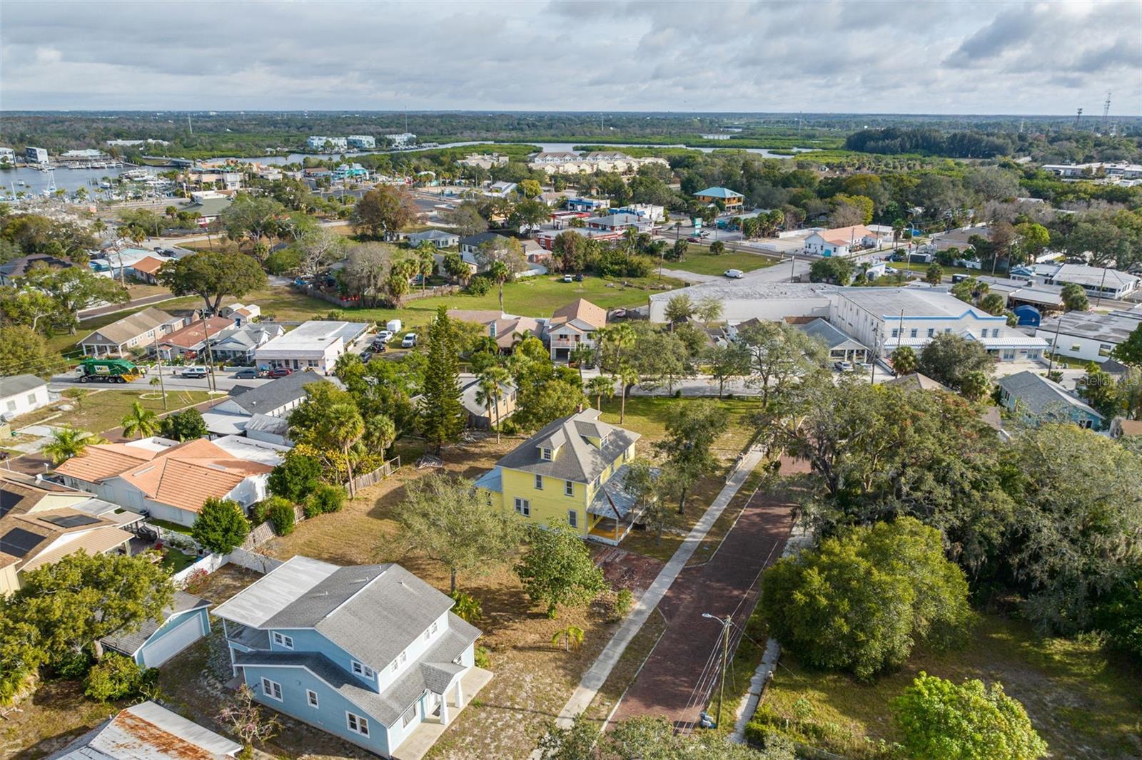 553 DIVISION ST, TARPON SPRINGS, FL, 34689