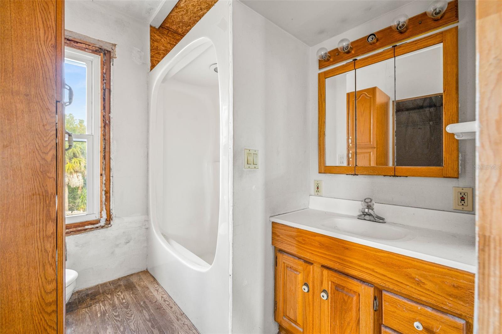 553 DIVISION ST, TARPON SPRINGS, FL, 34689