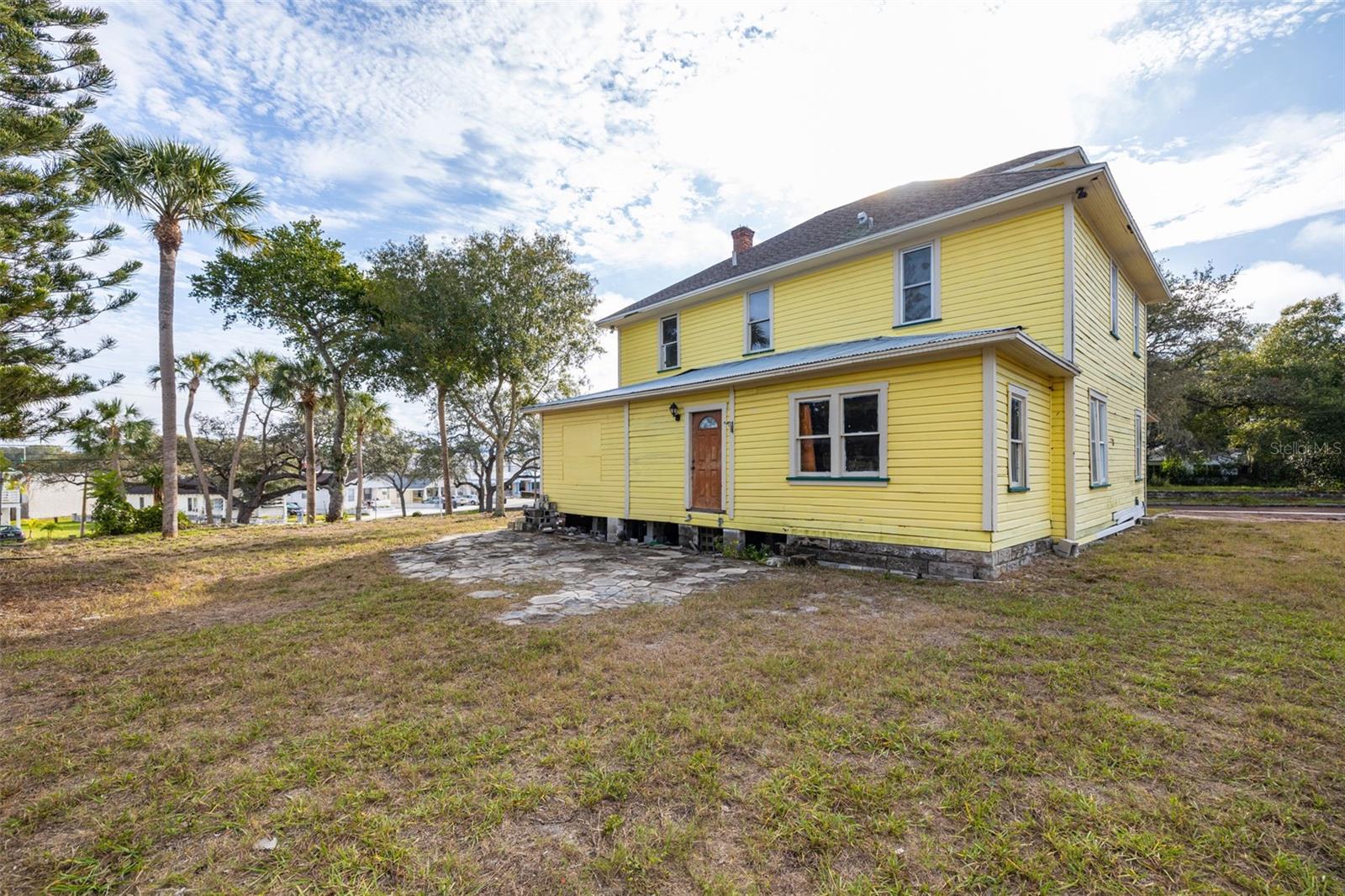 553 DIVISION ST, TARPON SPRINGS, FL, 34689