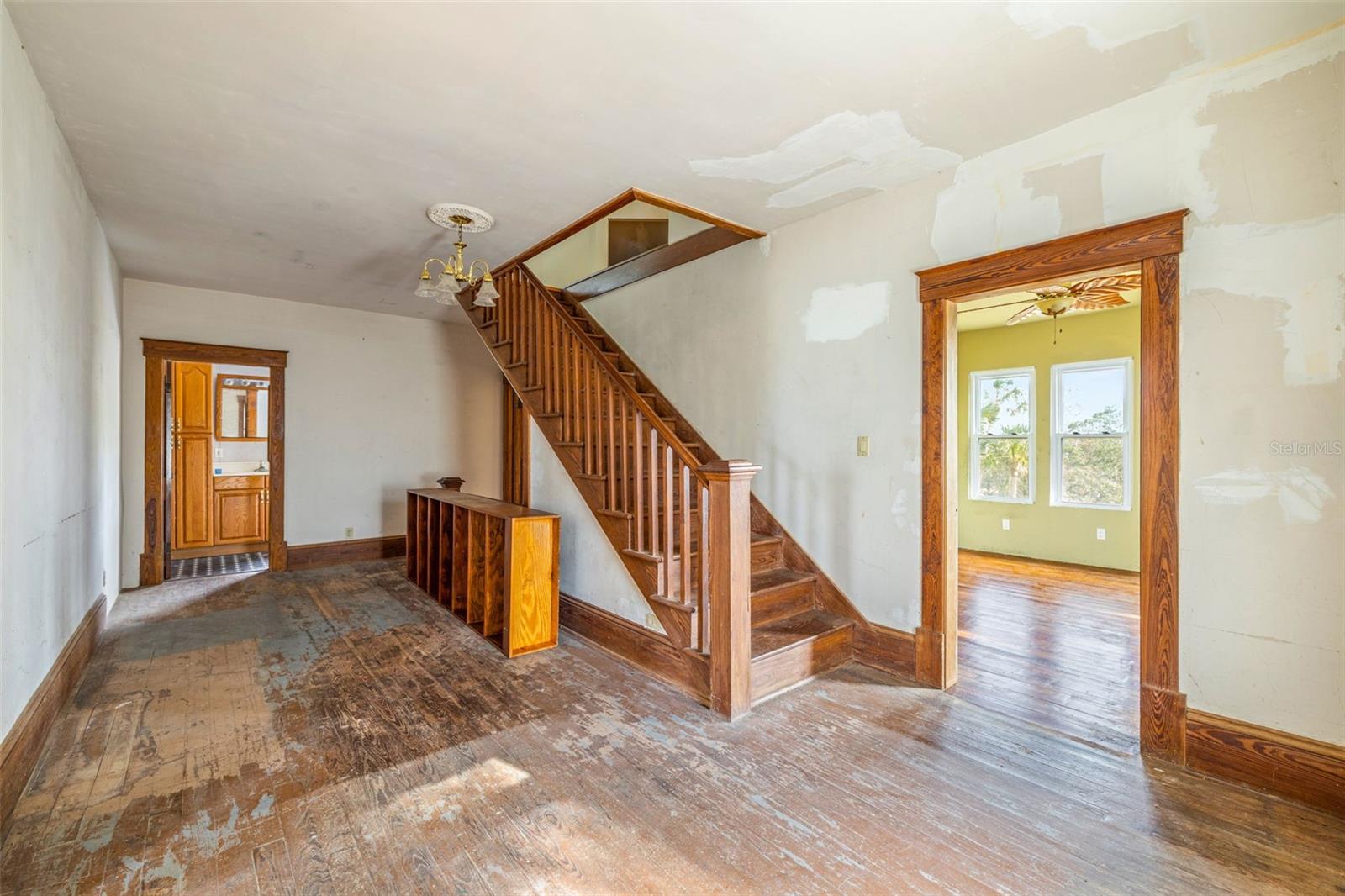 553 DIVISION ST, TARPON SPRINGS, FL, 34689