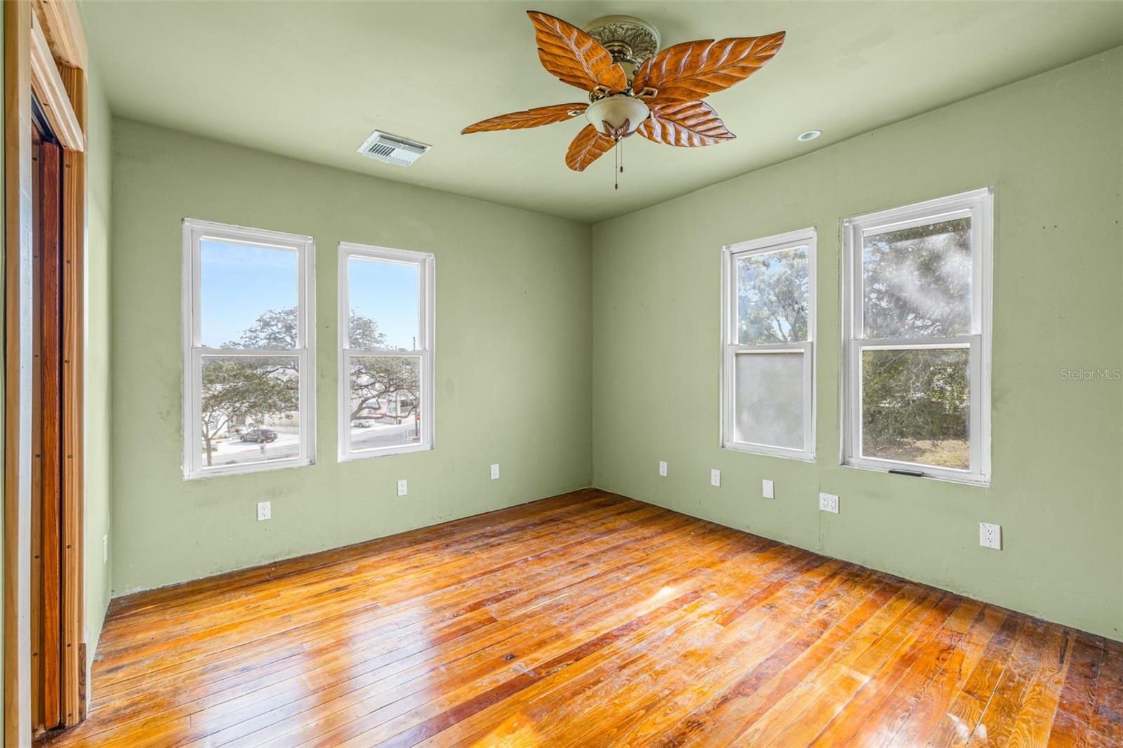 553 DIVISION ST, TARPON SPRINGS, FL, 34689