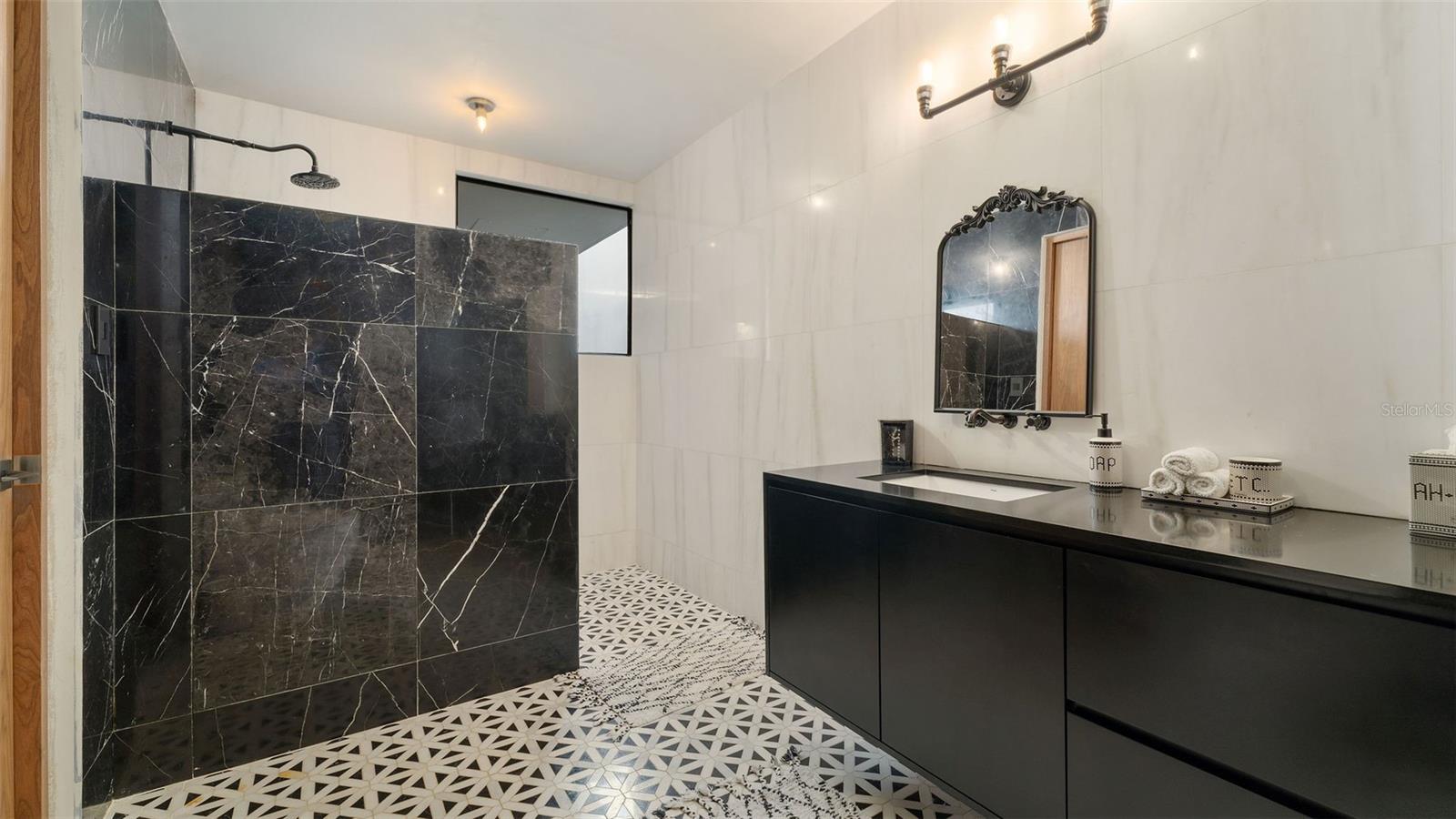 PR9103704 Property Photo