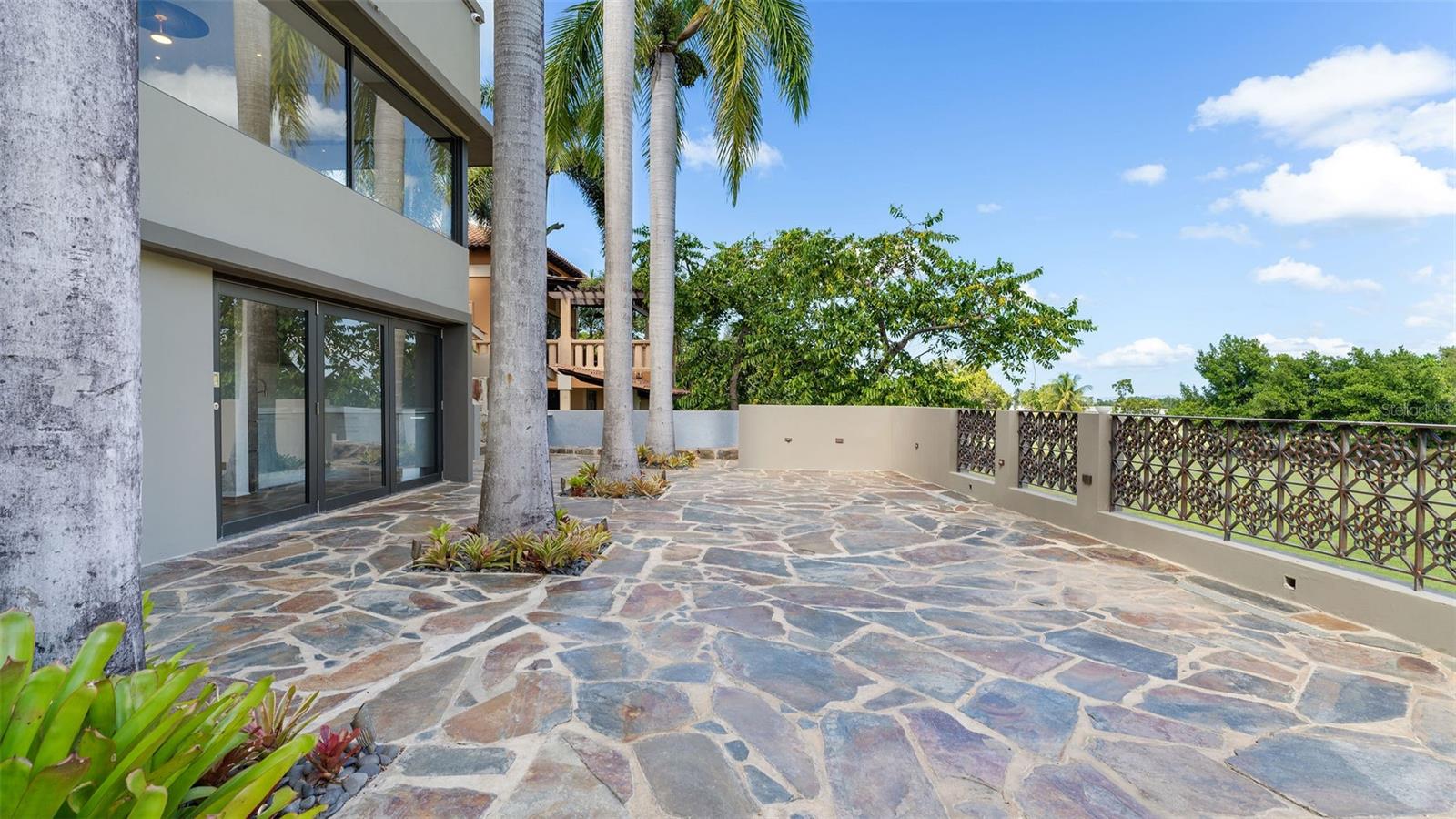 PR9103704 Property Photo