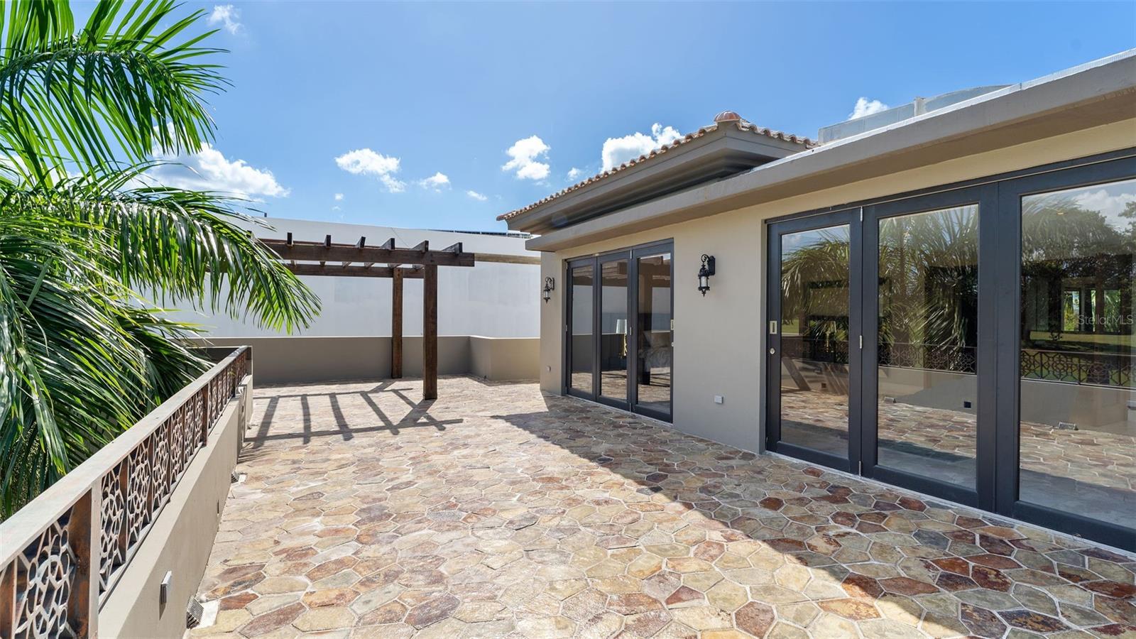 PR9103704 Property Photo