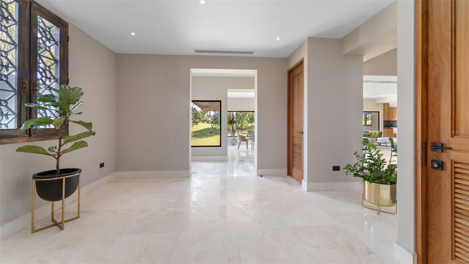 PR9103704 Property Photo