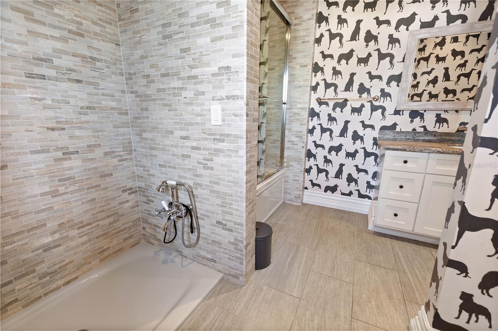 O6165579 Property Photo