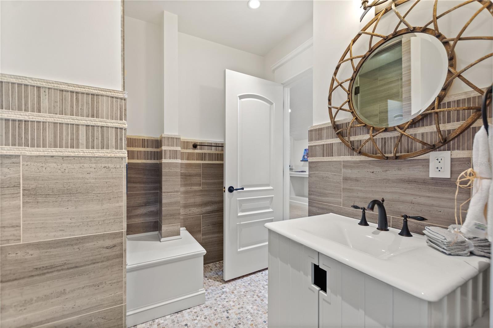 O6165579 Property Photo